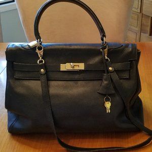 Beautiful SISO Italian black leather handbag.